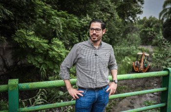Supervisa David de la Peña trabajos de desazolve en ríos y arroyos en Santiago