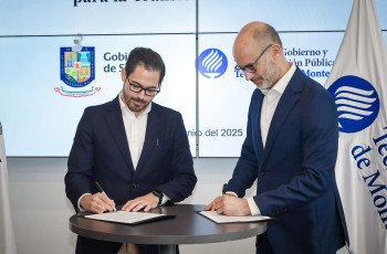 Firma David de la Peña convenio de beca con la Escuela de Gobierno y Transformación Pública del TEC