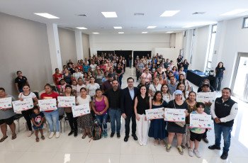 Beneficia Gobierno de David de la Peña a 109 familias con la beca "Creo en Ti"